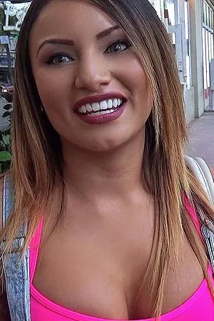 Latin babe Natalia Mendez is closely to the camera with hard piston in nub cleft