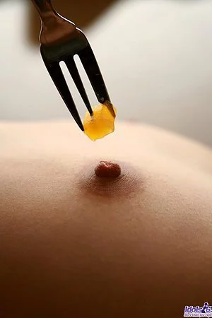 Get your great chance to taste the food from the clean smooth body of Asian girl Misuzu Hiroze