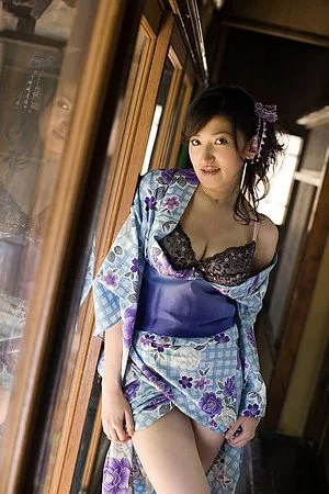 Filthy Asian babe Ruru Idols bares off top and proves her boobs are big