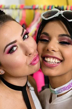 Internet Hook-Up: Squirting Threesome