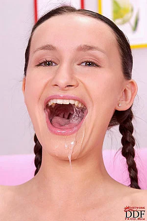 Sperm hungry brunette chick Claudia Adams in blue socks gives mouth job