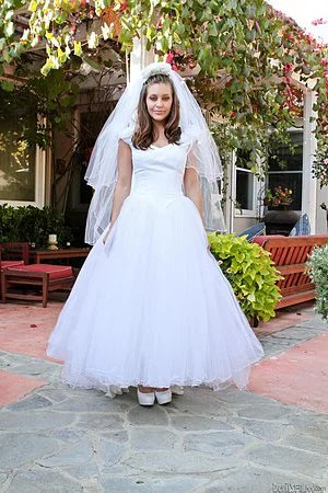 The beautiful bride Gracie Glam takes off dress and seduces guy with passionate kisses