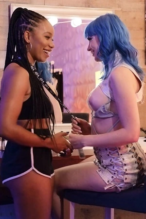 Black lesbian Jenna Foxx pleasuring her blue-haired girlfriend
