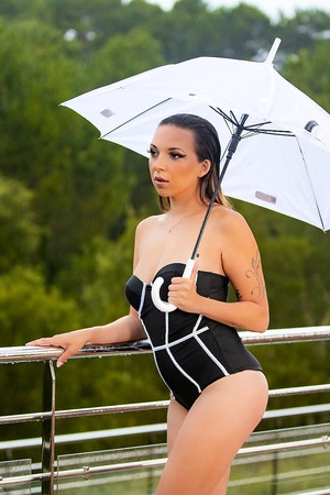 Carollina Cherry gets double penetrated on the balcony