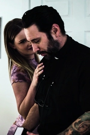 Eliza Eves pleasuring tattooed dude in bed