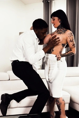 Inked bride Jessie Lee gets eaten out and fucked by horny black stallion