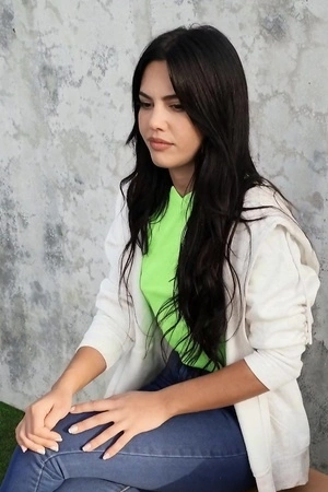 Sporty brunette Apolonia Lapiedra gets boned outdoors