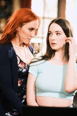 Hazel Moore and Jupiter Jetson fucking in the living room