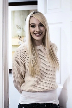 Passionate blonde babe pleases her stepdad in bed