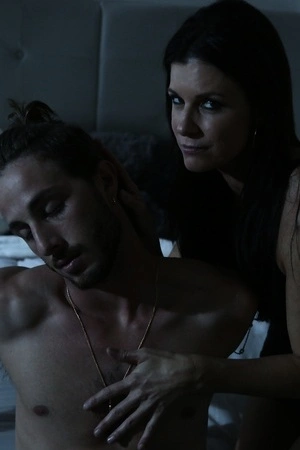 All-natural MILF India Summer gets fucked in the middle of the night