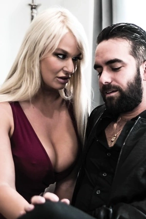 Blonde mature London River shagged by bearded dude