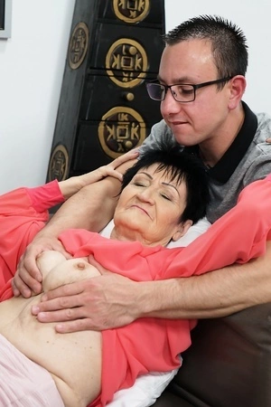 Short-haired granny gets deeply fucked after receiving oral