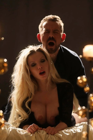 Blonde slut Barbie Sins gets her eager cunt hammered