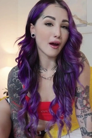 Inked babe Valerica Steele takes good care of BBC