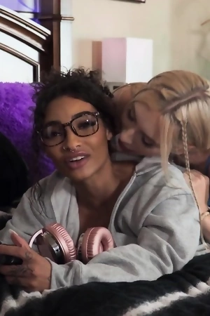 Erotic Medusa and Kay Lovely pleasuring each other in bed