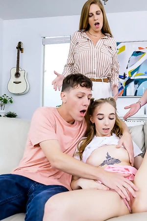 Breezy Bri and Annie King share big pulsating cock in bed