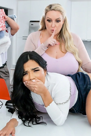 Summer Col and Hot Ass Hollywood gets her soaking wet pussies drilled