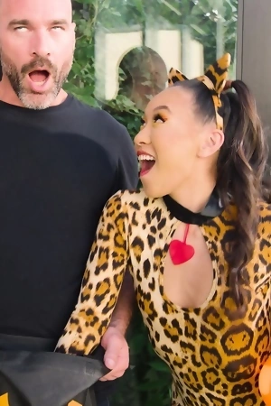 Asian kitten Kimmy Kimm pleasures her bald-headed lover in bed