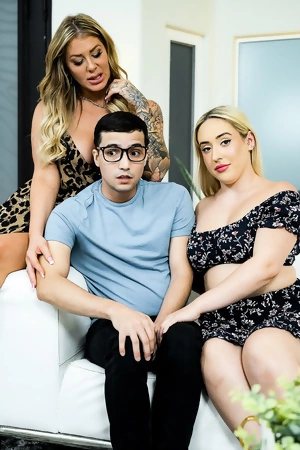 Juggy blonde hoes Lolly Dames and Brookie Blair get fucked by younger dude