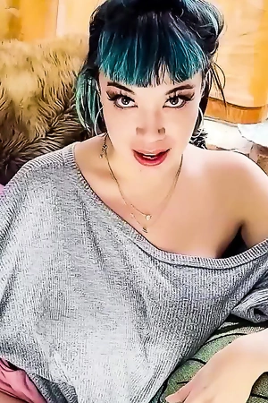 Short-haired MYLF Little Puck gets her trimmed pussy plowed