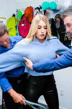 Juggy klepto MYLF Sarah Taylor banged by 2 cocky LP officers