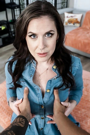 Inked cougar Nikki Zee enjoys steamy POV pounding