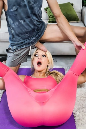 Bree Brooks gets her mature pussy licked before riding young cock