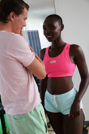 Sporty ebony with big naturals seduced her personal trainer