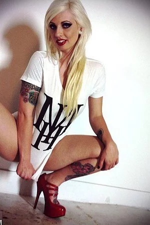 Lynn Pops is one of our most popular babes and there are many reasons for that.