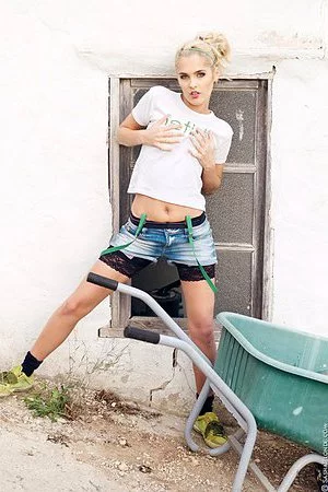 Showing outdoor is what gorgeous Sasha Blonde loves to do all the time.