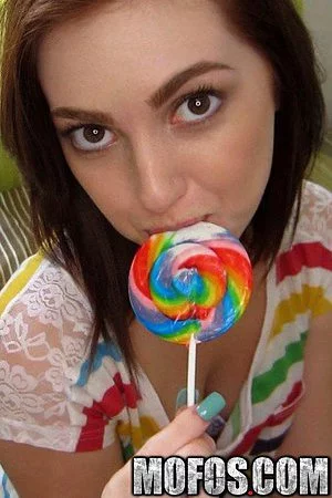 Natural teen hottie Natalie Lust bangs her man and gets a huge cumshot in the end