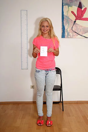 Alluring and sexy blondie Vanda Lust wants you to have a peek at her nice taut bod