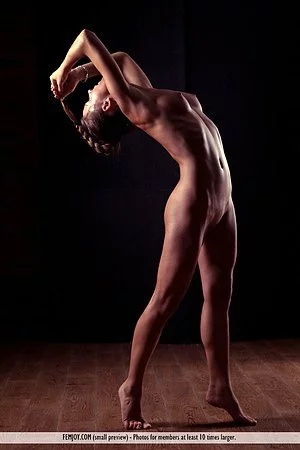 Mesmerizing beauty Lily C shows us the meaning of the term nude photographic art