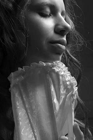 Delicious redhead cutie Gillian A is showing off the beaver that has never known a razor