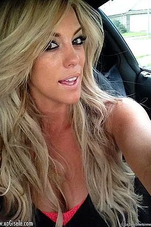 Amazing compilation of the hottest candid pics of everyone's favorite blonde Xo Gisele