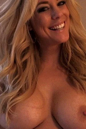 Seducing bosomy blonde Xo Gisele is squeezing big melons and pinching the nips