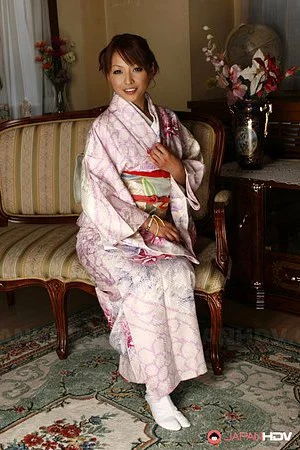 Asian gadget Kaede Moritaka is spreading the hairy nub lips before camera