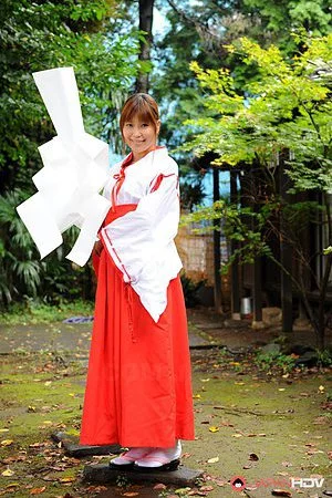 Dressed in national costume of geisha this hot Yuuno Hoshi looks very exciting