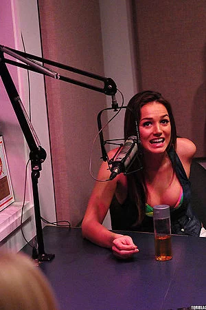 Behind the scenes with Tori Black and busty blondes Kagney Linn Karter and Breanne Benson