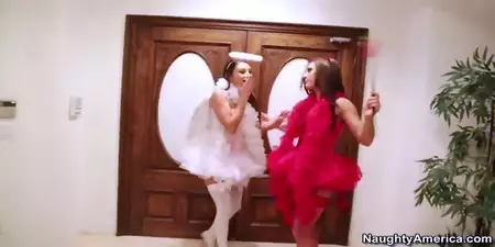 Frisky dolls in stockings Gracie Glam and Celeste Star in the horny lesbian oral session