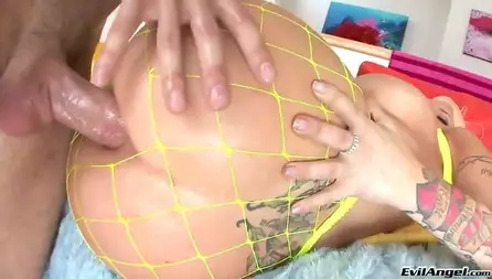 The busty milf Candy Manson willingly swallows the rod that was in her anal hole