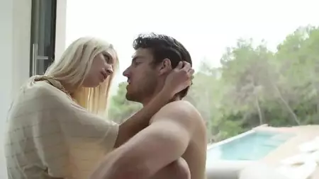 Blonde gadget Uma Zex is passionately kissing man and jumping on his member