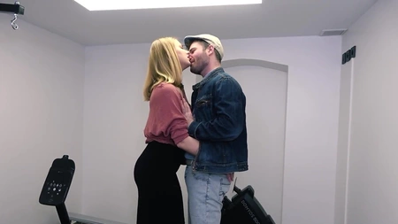 Lucy Heart gets eaten out and fucked on the floor