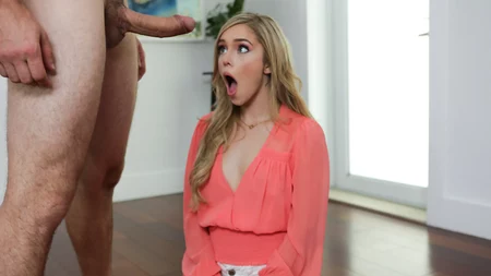 Petite babe Kali Roses gets boned in the living room