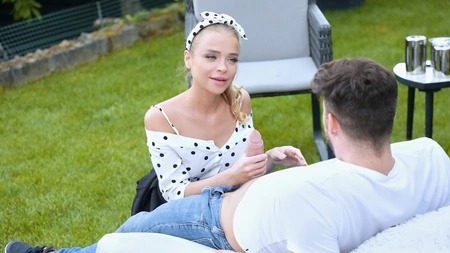 Magnificent blonde babe Alexa Flexy gets sodomized outdoors