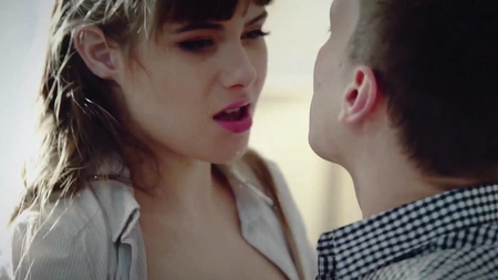 Luna Rival gets her tight pussy licked before fucking