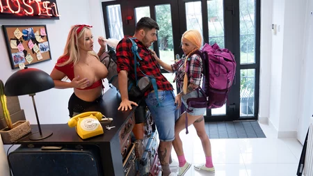 Nini Nightmare and Jarushka Ross lick each other's pussy while getting fucked