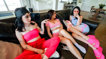 Savanah Storm, Ruby Moon and Anna Starr make love in bed