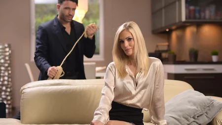 Blonde beauty Candee Licious gets analyzed by her muscled lover