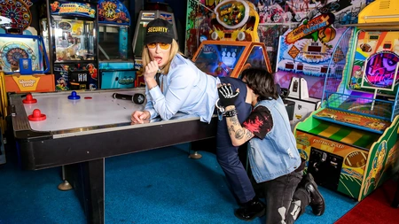 Juggy blonde MILF Ryan Keely gets fucked by younger dude